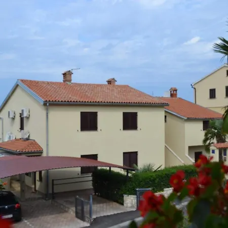 Guest house And With Parking Space - 24373